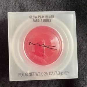 MAC glow & play blush